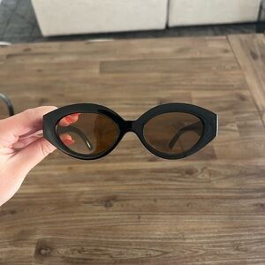 Chic Black Sunglasses